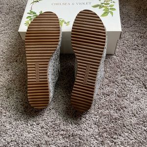 Chelsea & Violet
Mel Rhinestone Embellished Three-Band
Wedges